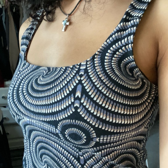 Cropped Spiral Pattern Cami - Picture 2 of 5